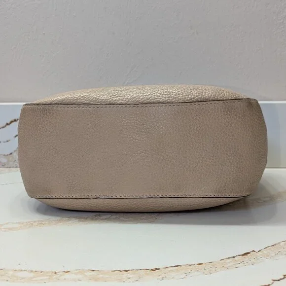 Michael Kors beige crossbody bag, EUC! Very cool strap! - Picture 4 of 5